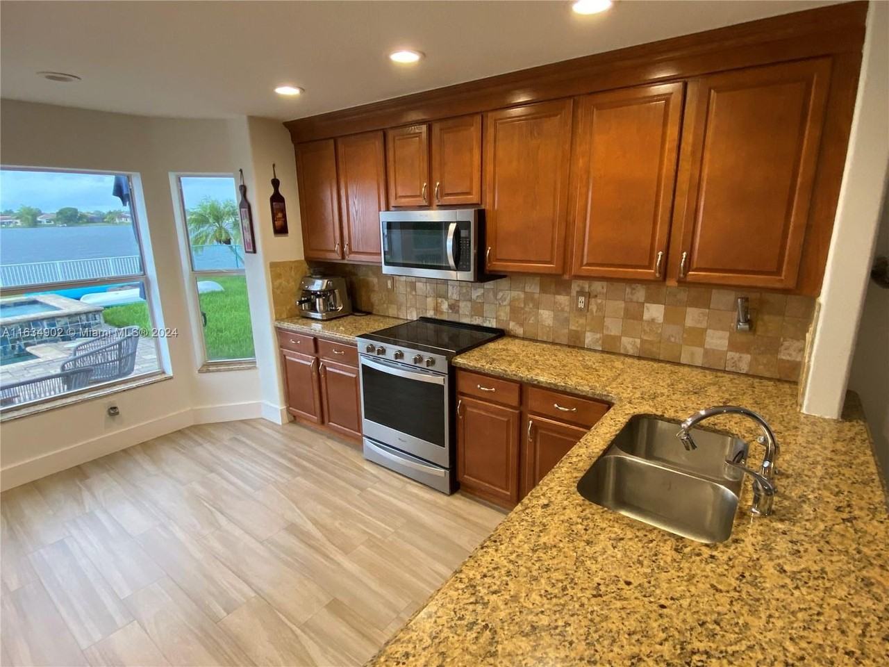 18828 Nw 24th Ct - Photo 3 of 20