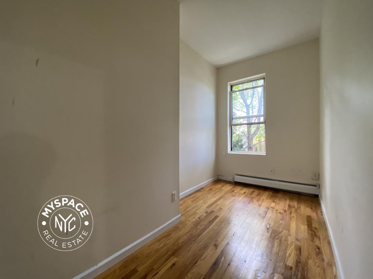 229 Jefferson St #3R - Photo 4 of 7