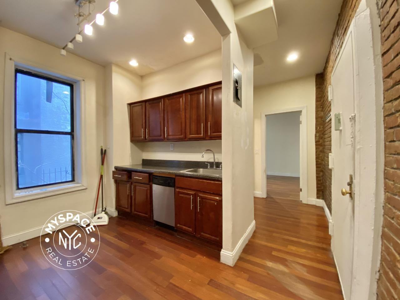 499 Washington Ave #1A - Photo 2 of 8