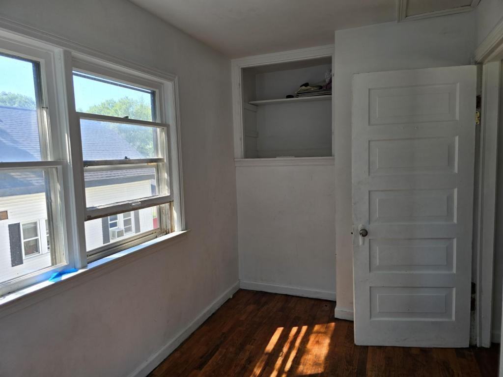 168 1/2 W 16th St - Photo 2 of 8