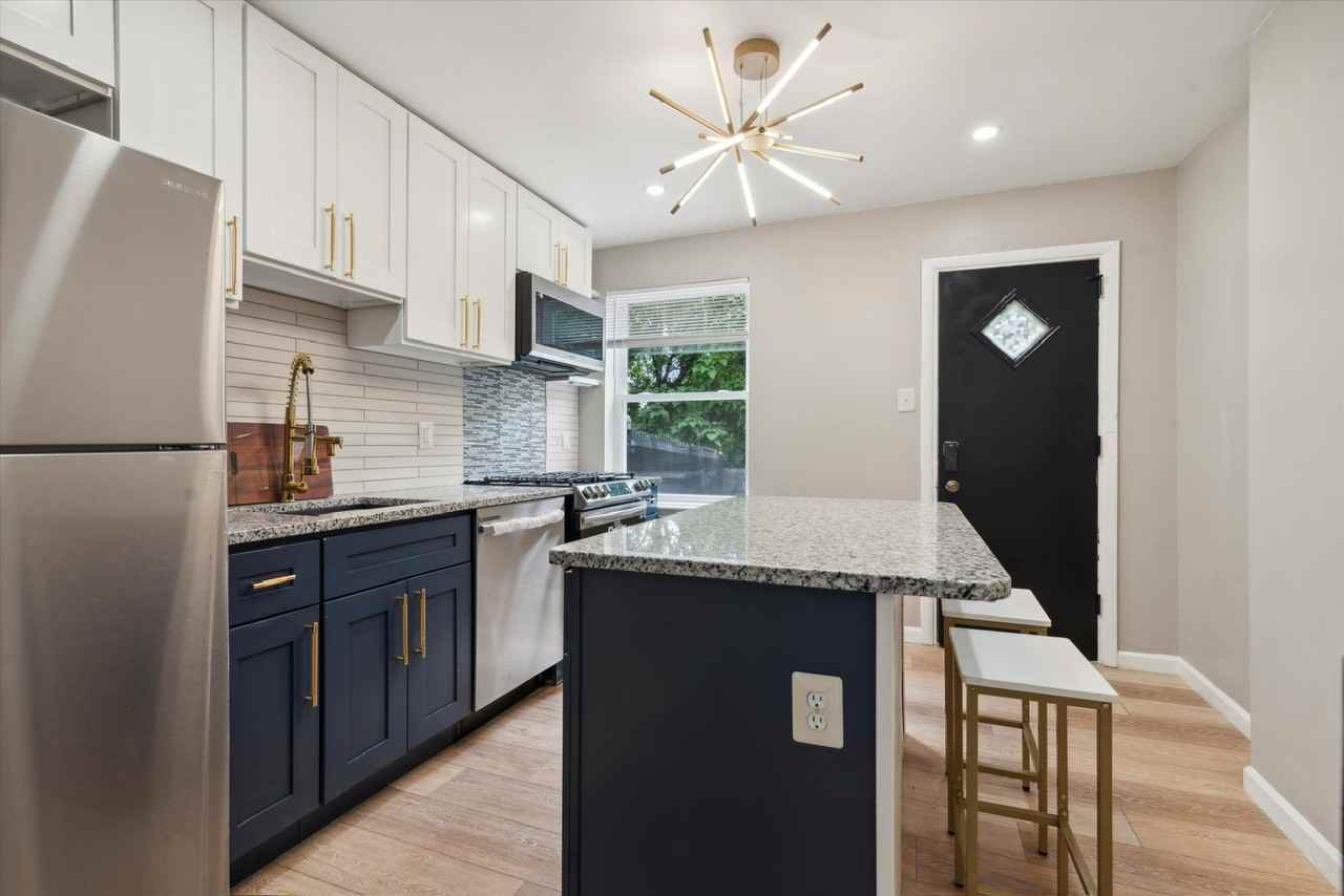 5846 Morton St - Photo 3 of 15