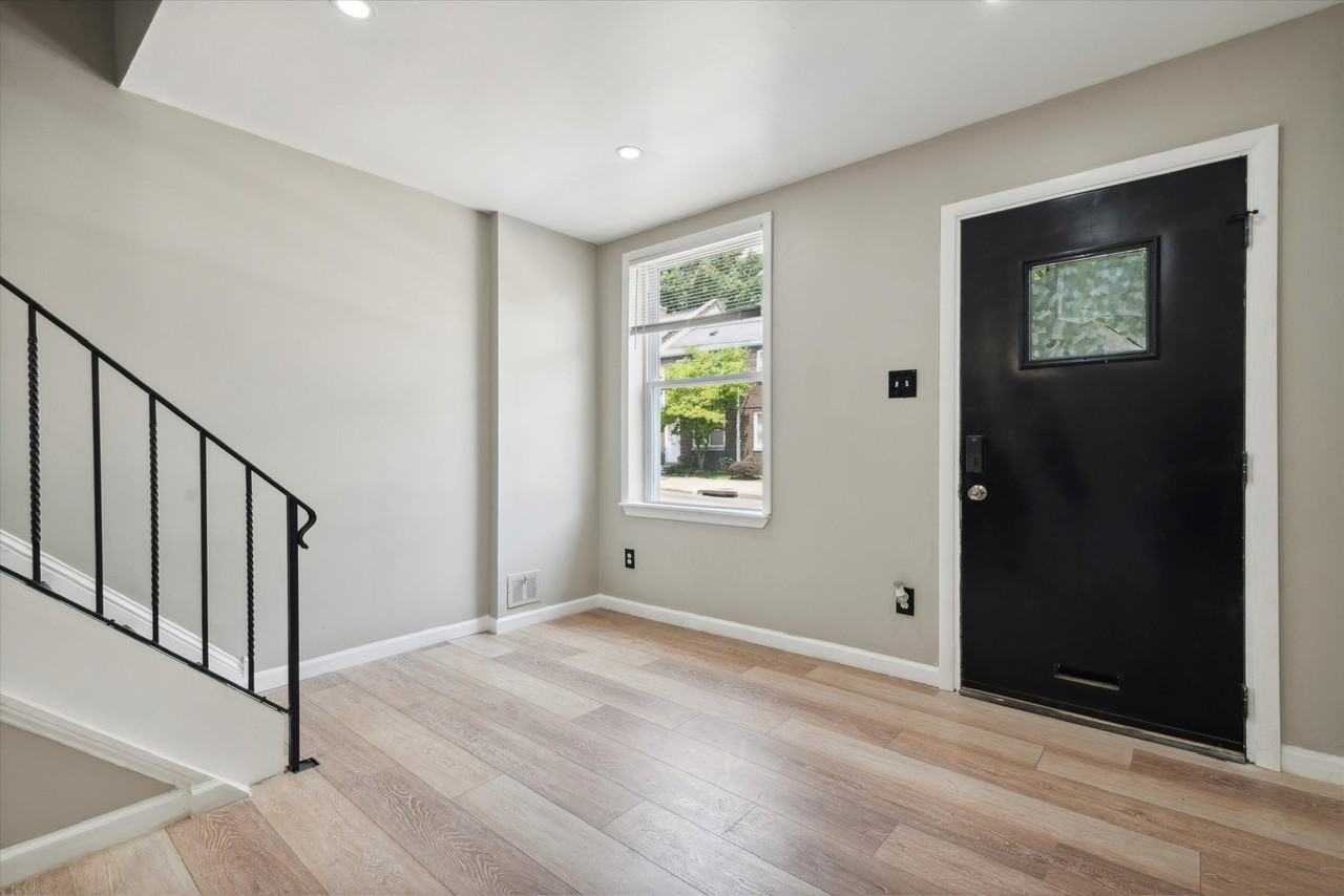 5846 Morton St - Photo 5 of 15