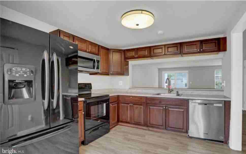 1311 Stockett Sq - Photo 3 of 18