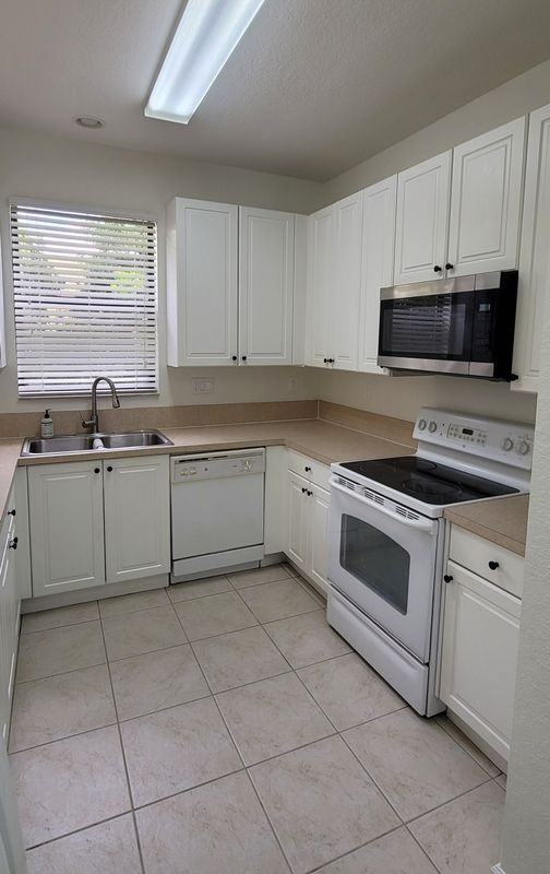 848 Sweet Lake Cir - Photo 3 of 7
