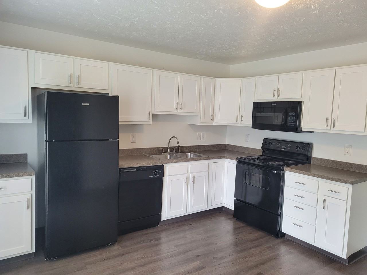 South Haven Village Apartments - Photo 6 of 33