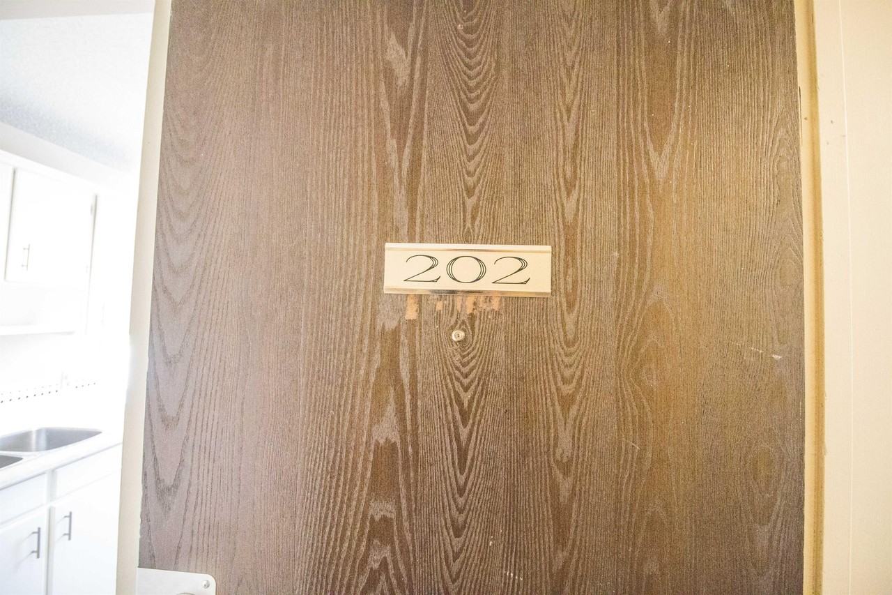 10211 - 106th Avenue - 202 - Photo 3 of 10