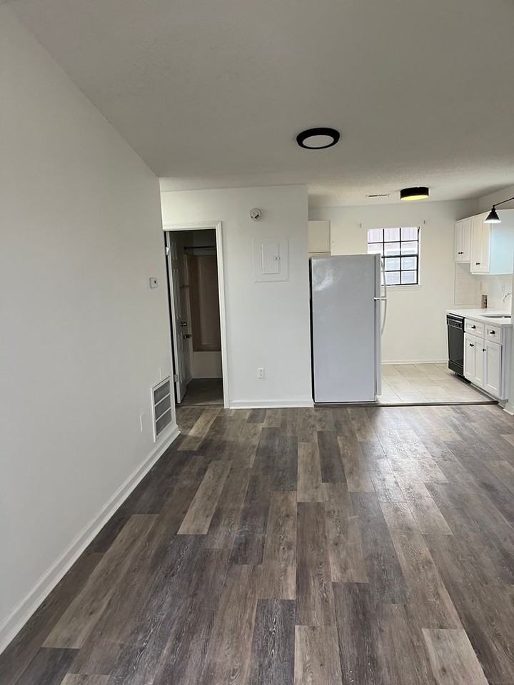 Camilla Court - Photo 3 of 10