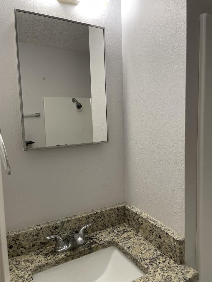 2409 Mesquite - Photo 3 of 11