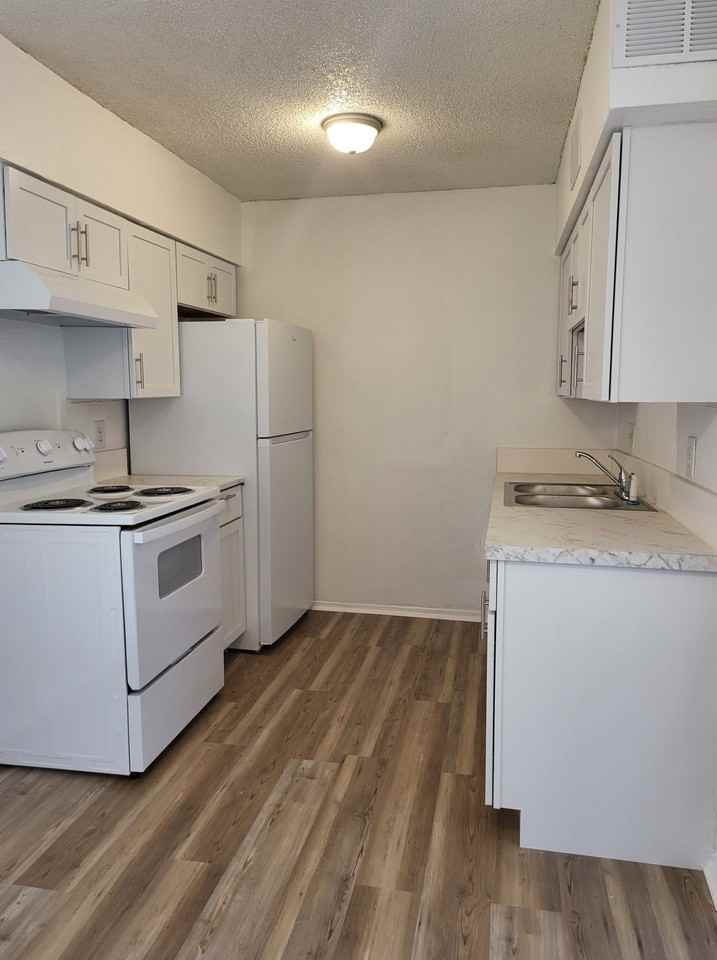 Knollwood Apartments - Photo 3 of 5