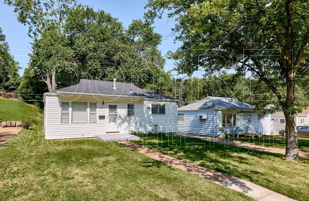 3015 Ridgeway Ave - Photo 3 of 37