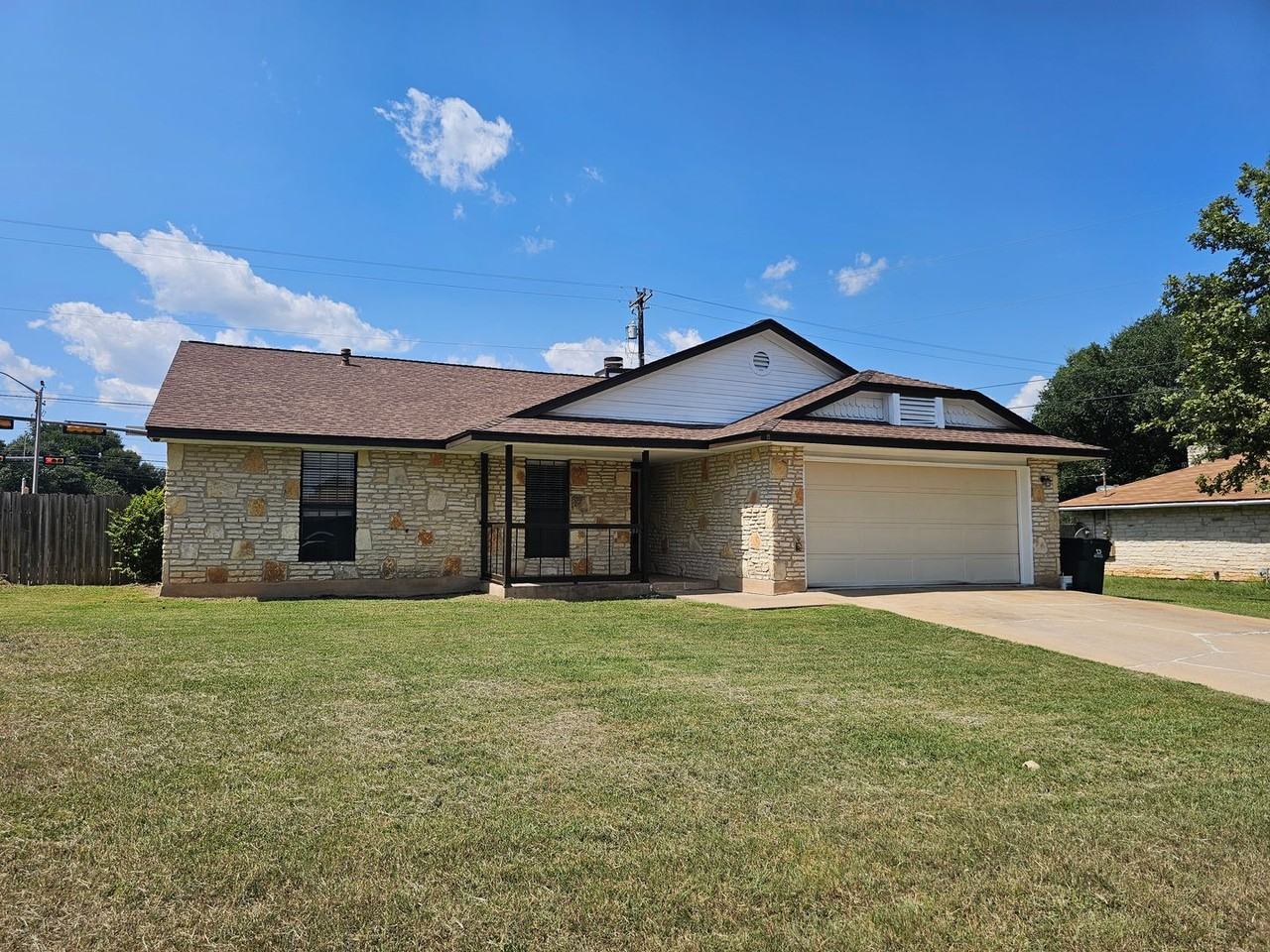 904 Woodview Dr - Photo 2 of 26