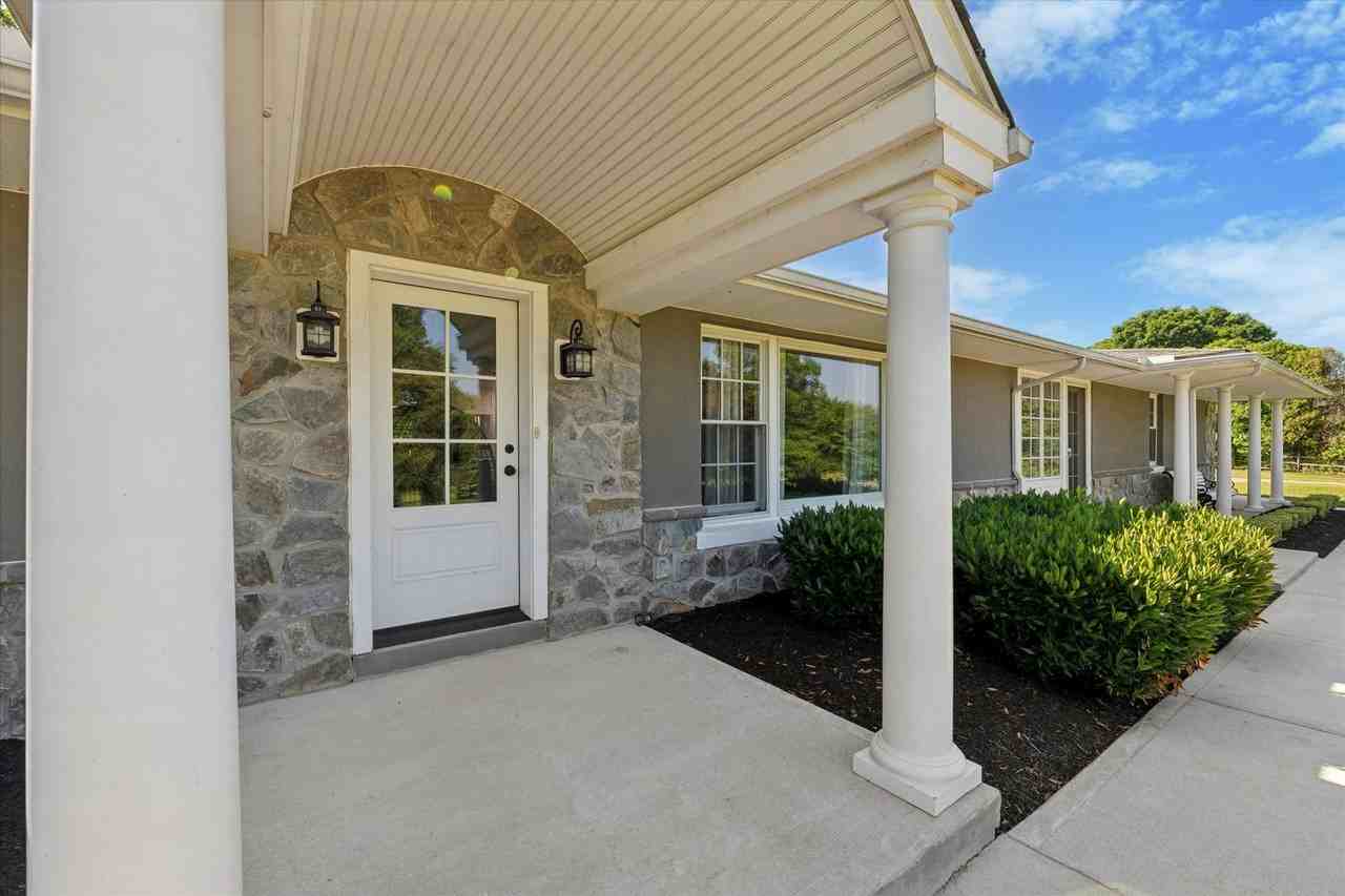 432 Webb Rd - Photo 2 of 33