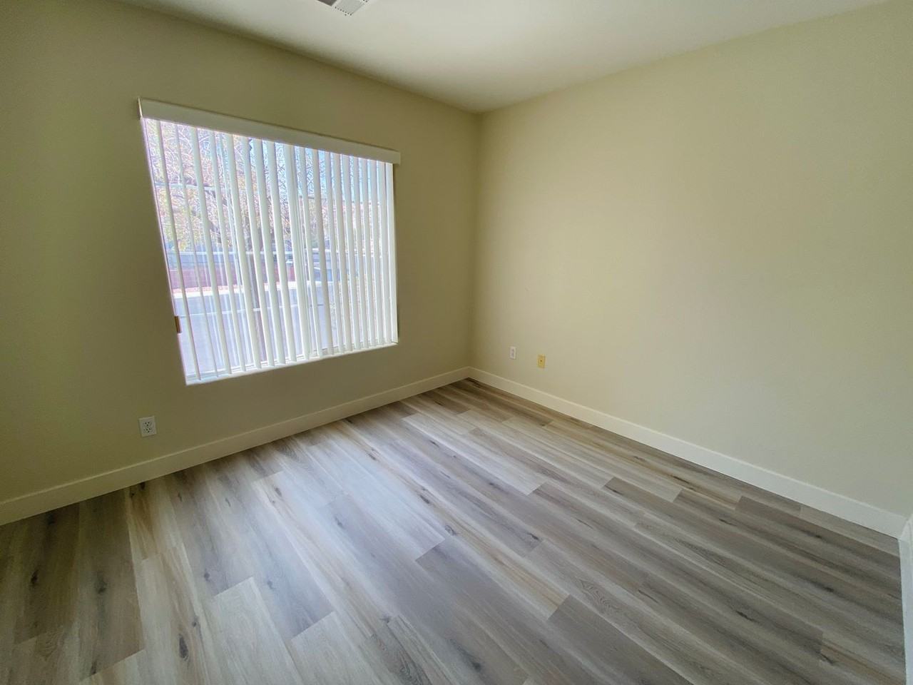 6158 Dutch Windmill Ave - Photo 3 of 35