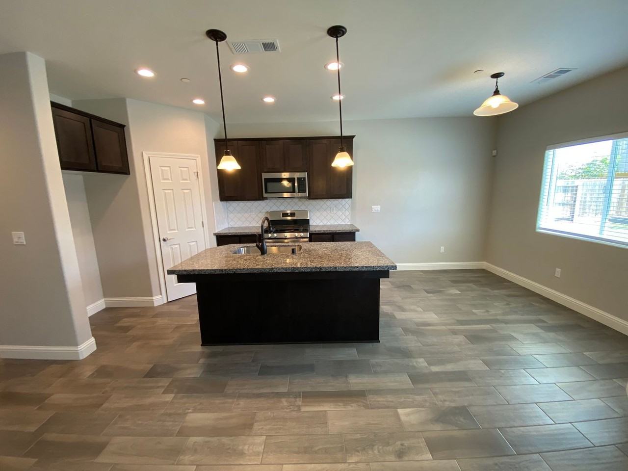 1129 E Harter Dr - Photo 5 of 32