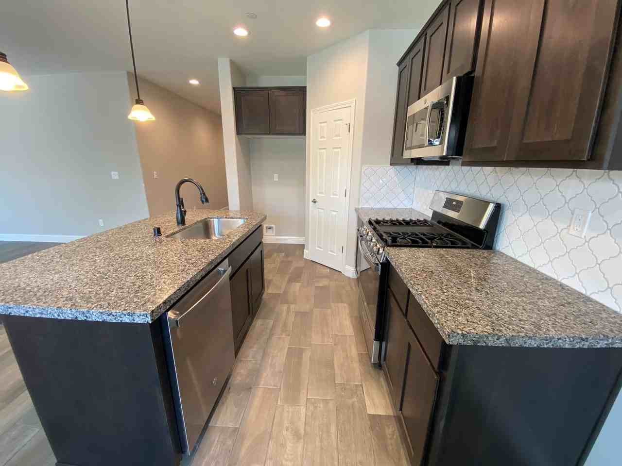 1129 E Harter Dr - Photo 7 of 32