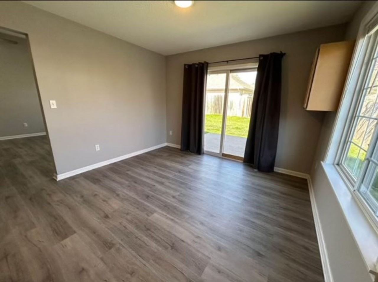 707 Stillwater Dr - Photo 5 of 11