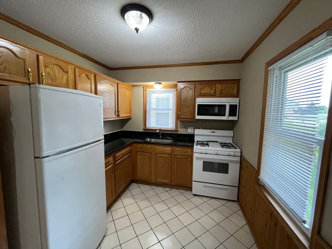 1001 Hubbard Ave - Photo 4 of 18