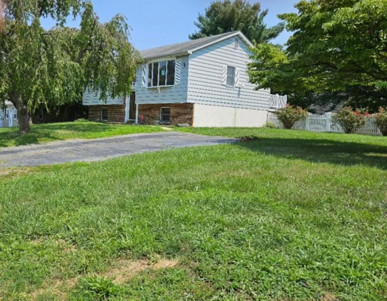 119 Whitehall Rd - Photo 2 of 12