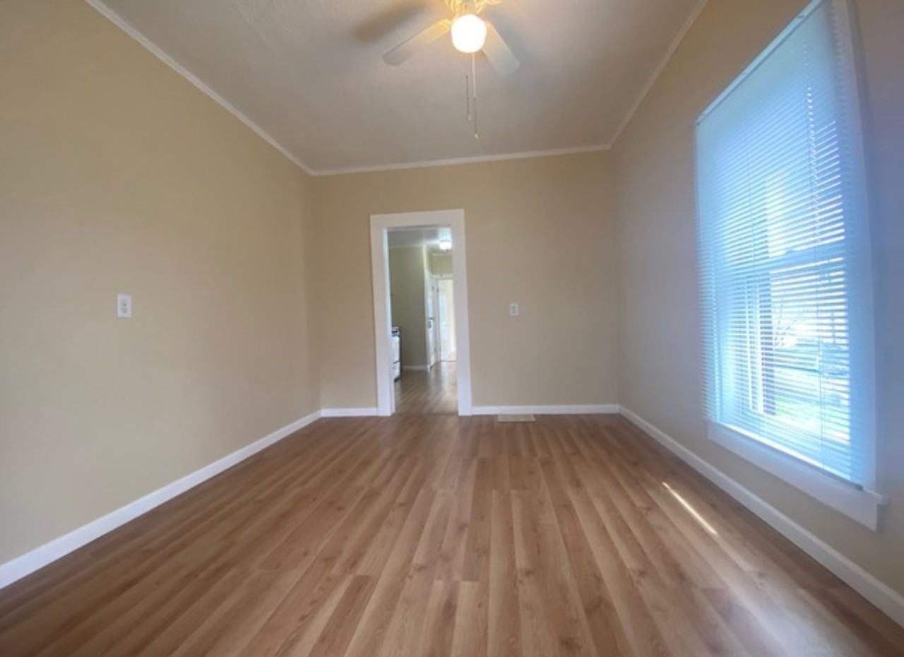 250 n 6th ave - Photo 2 of 10