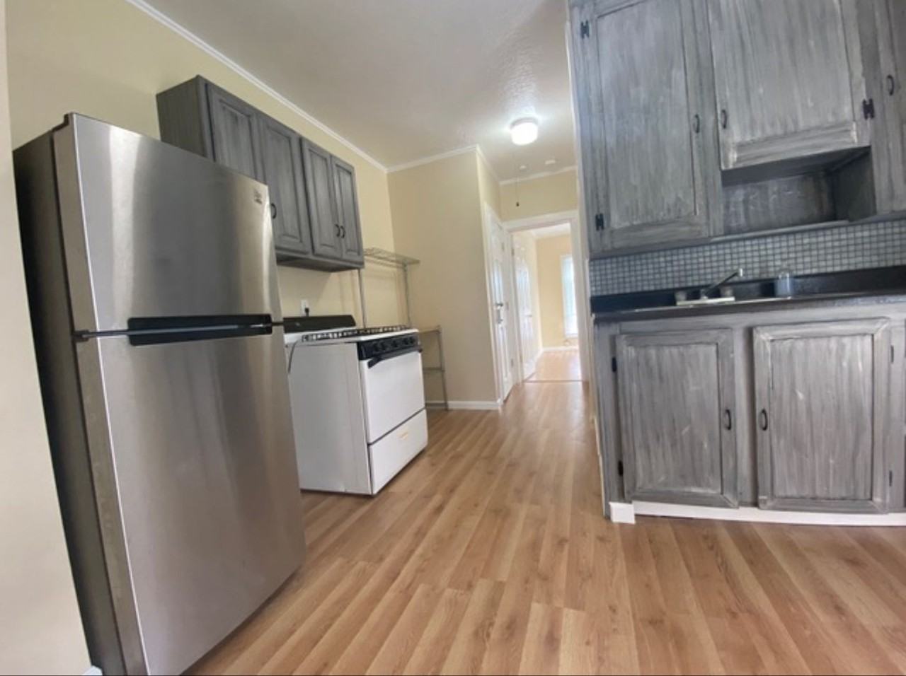 250 n 6th ave - Photo 3 of 10