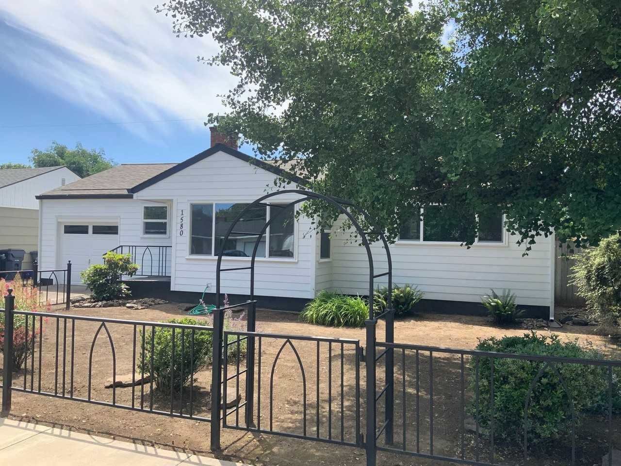 1580 Grove St - Photo 3 of 38