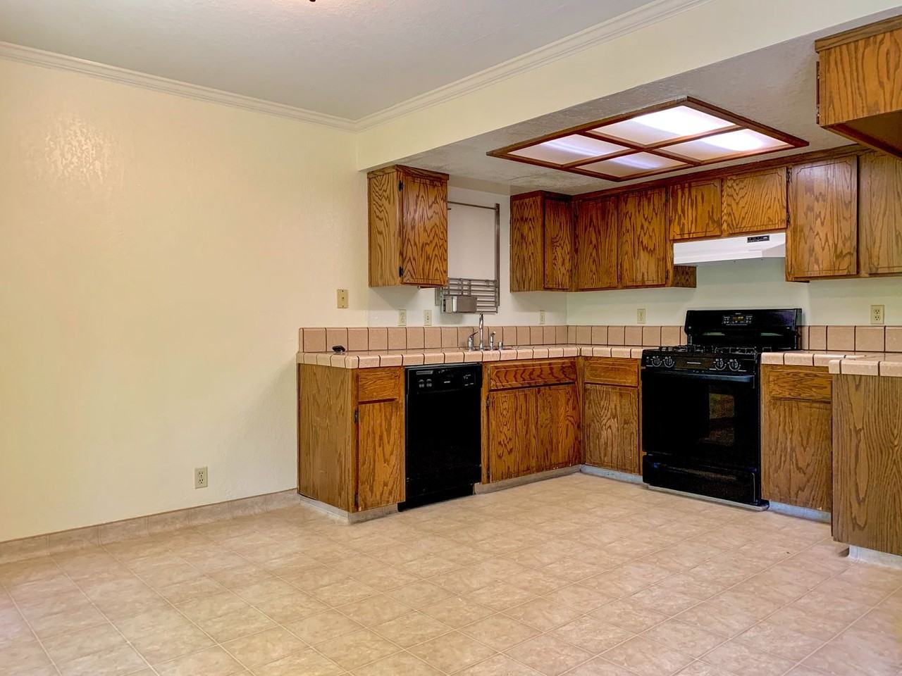 16989 Barnell Ave - Photo 3 of 12