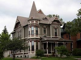 featured image of 653 5th St E