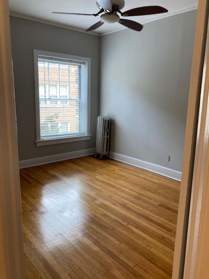 5648 N Ridge Ave #2W - Photo 6 of 9