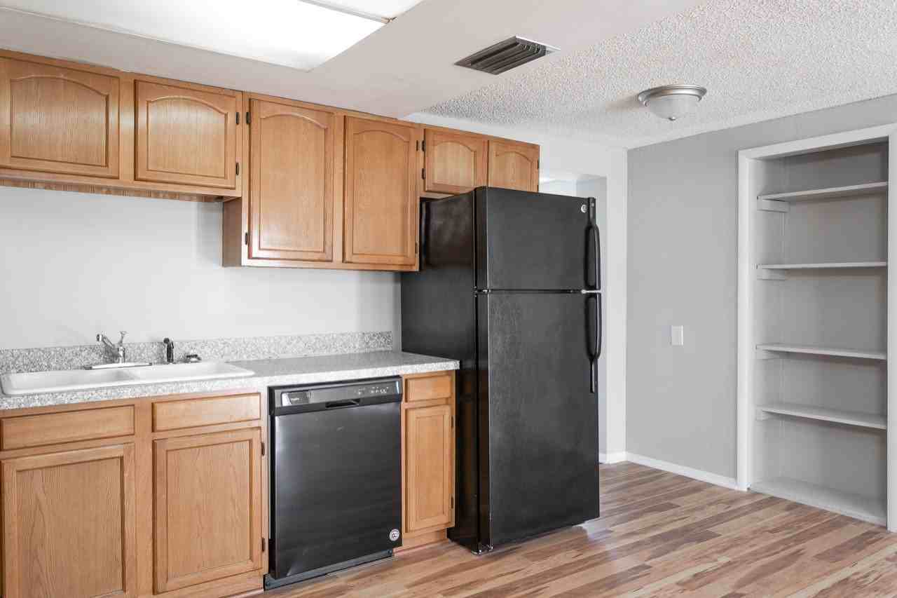 10800 Leeds Rd - Photo 3 of 23