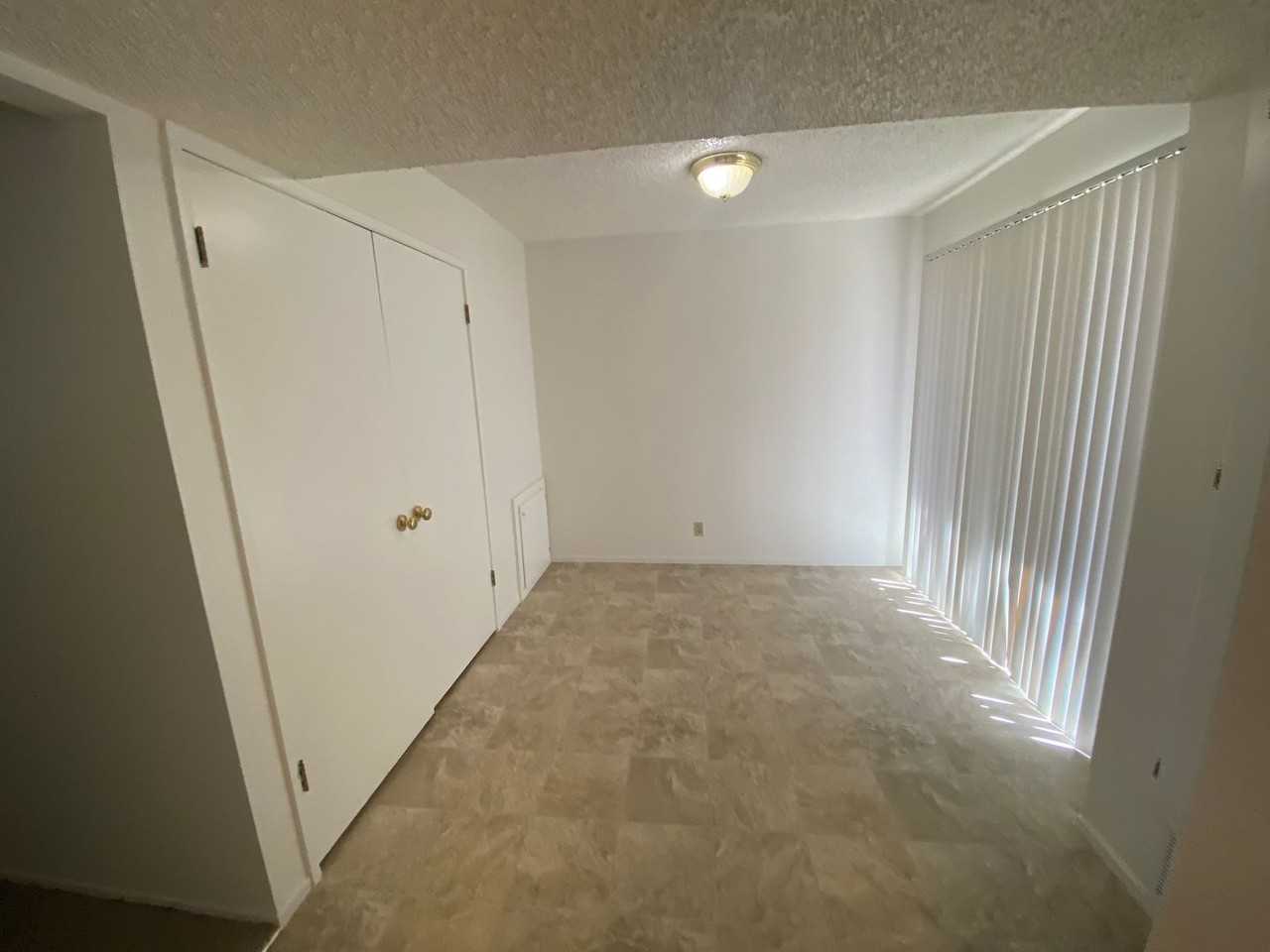 313 Eldridge Ave - Photo 4 of 19