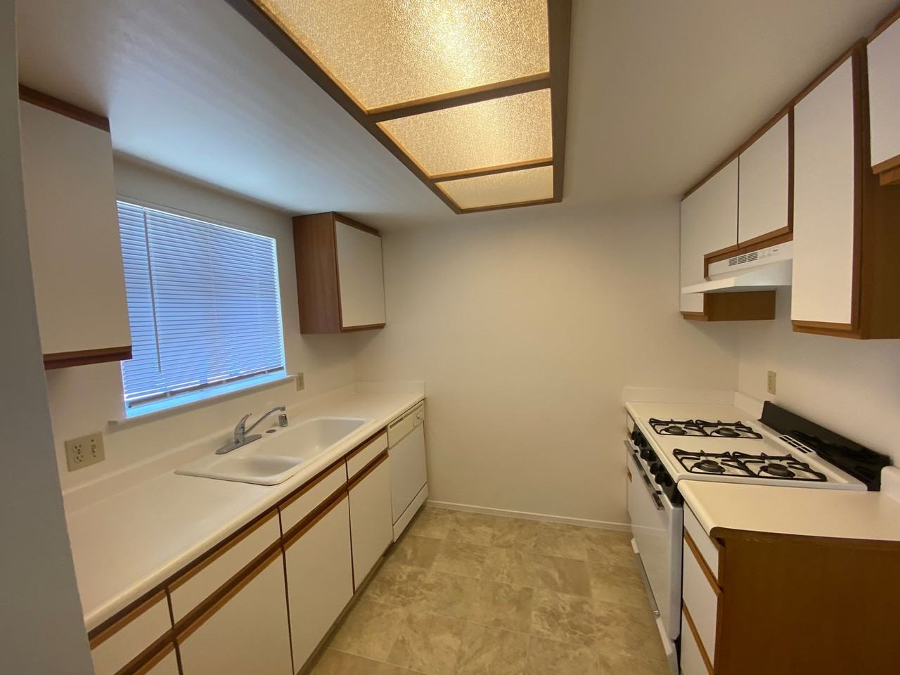 313 Eldridge Ave - Photo 5 of 19