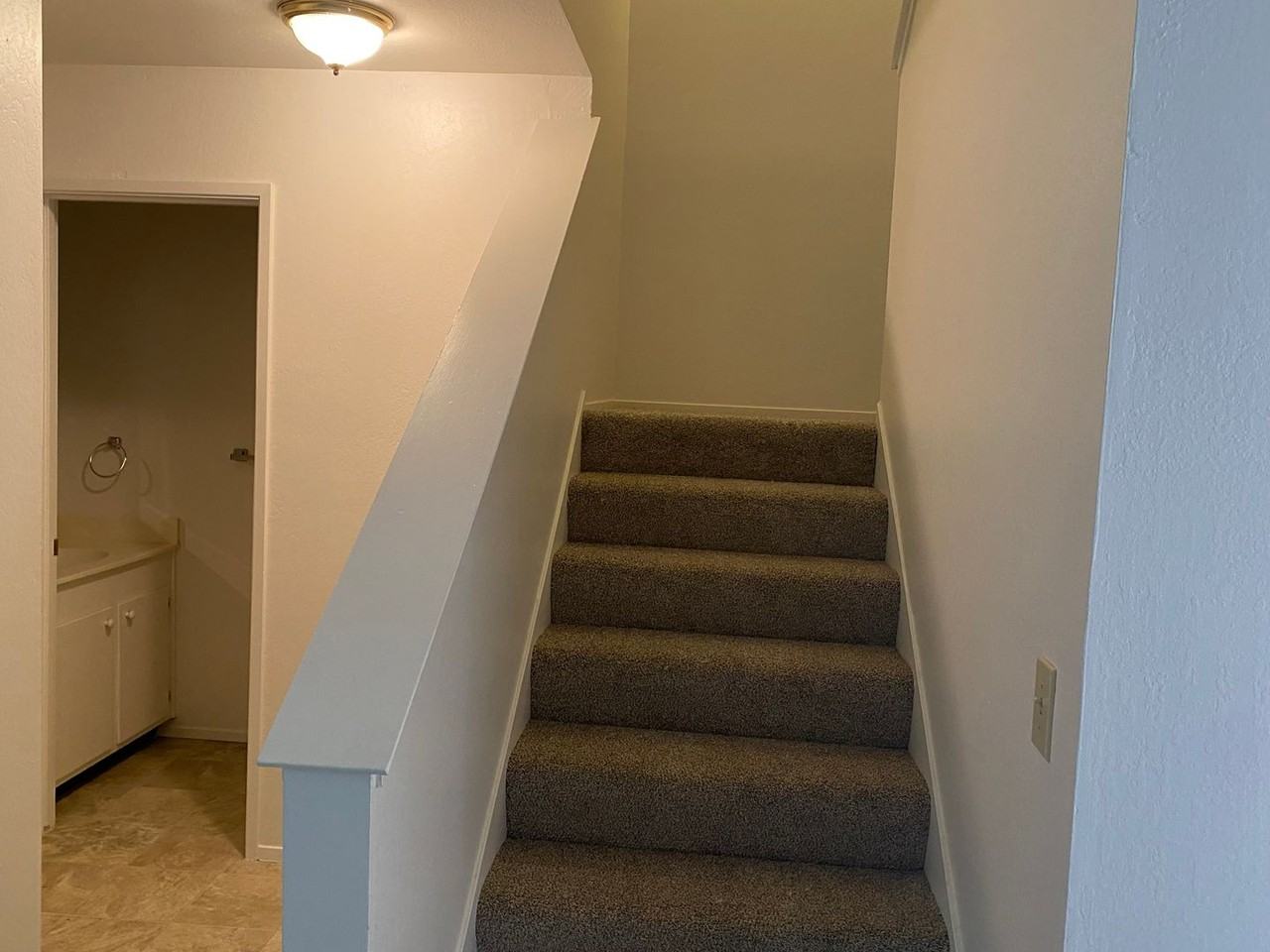 313 Eldridge Ave - Photo 7 of 19
