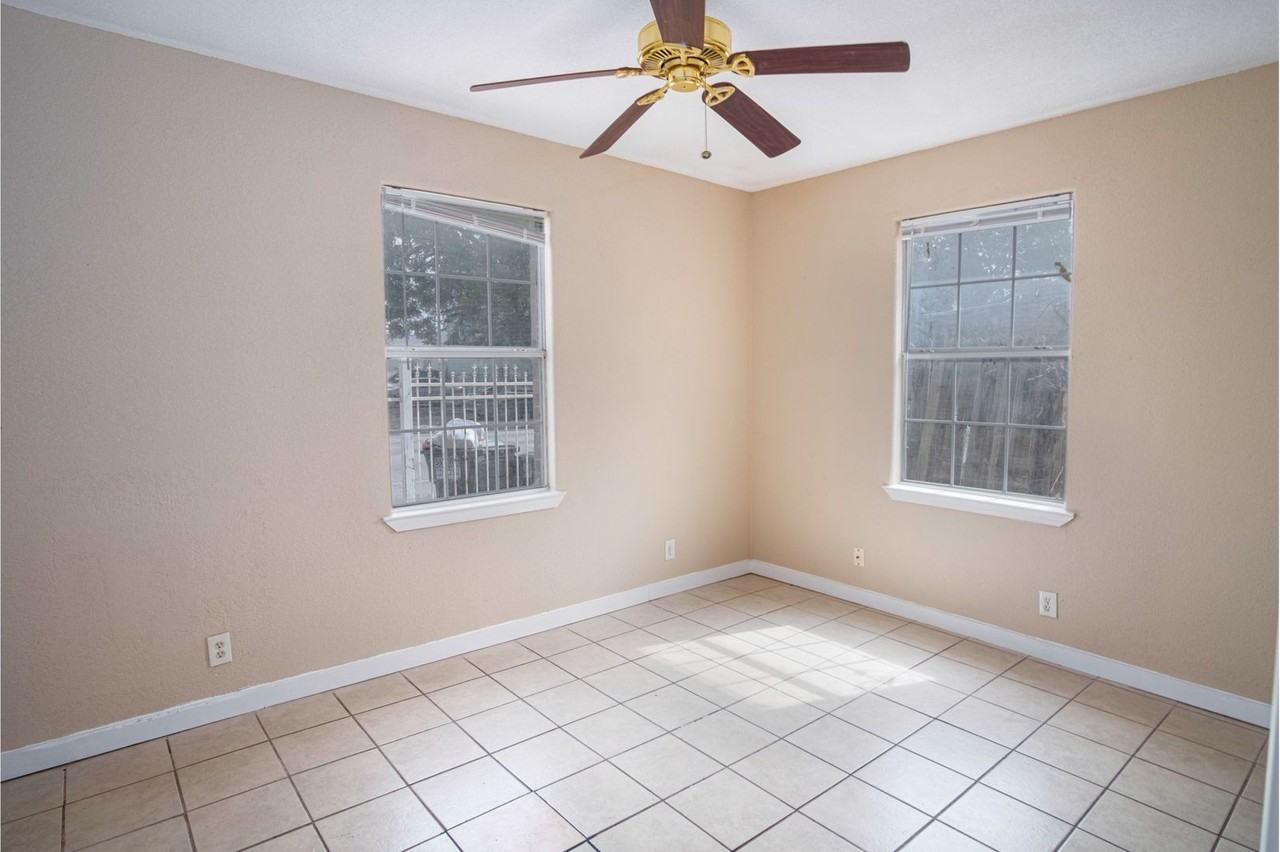 717 N Colorado St - Photo 2 of 13