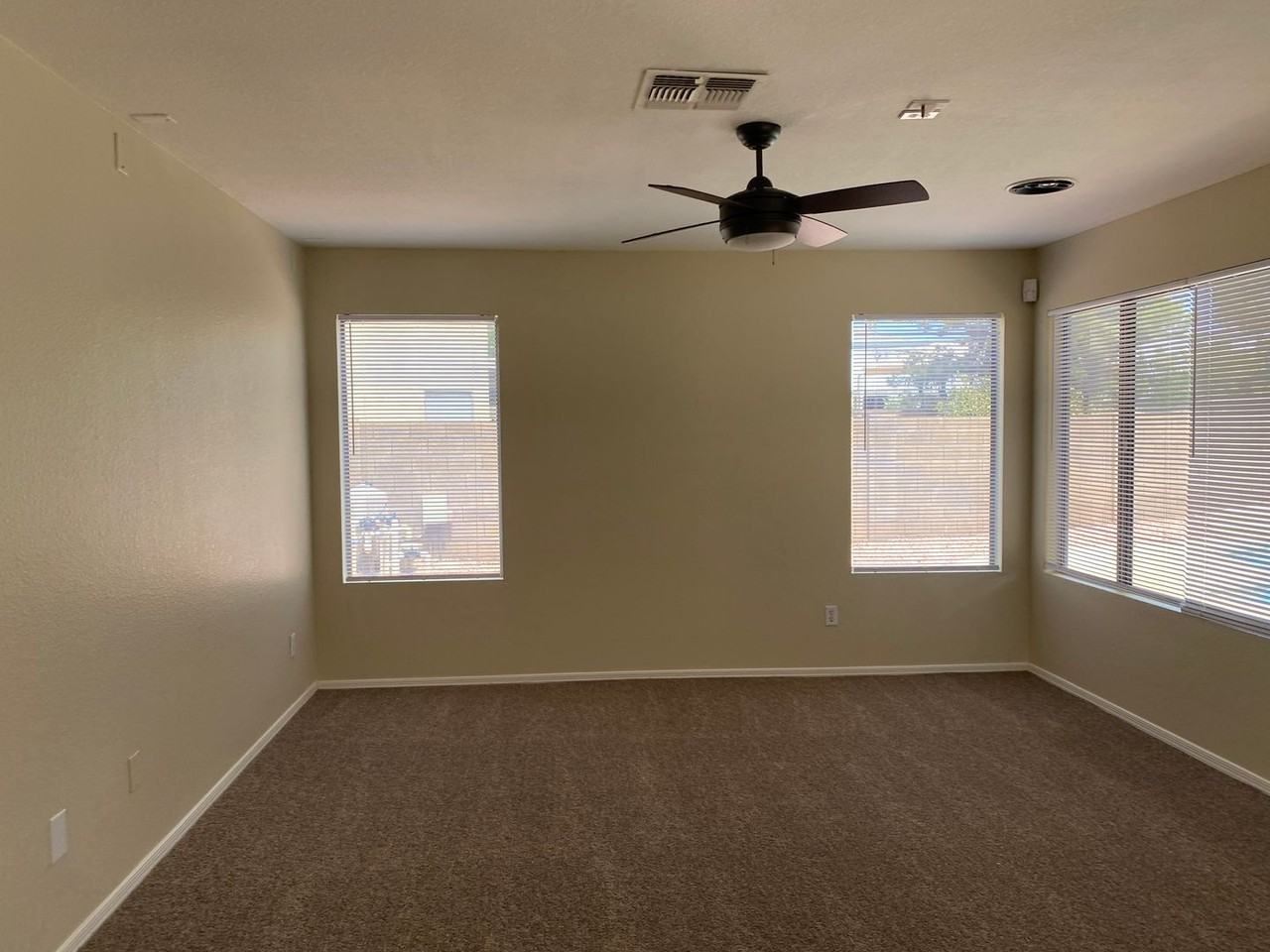 13701 N 82nd Ave - Photo 6 of 25
