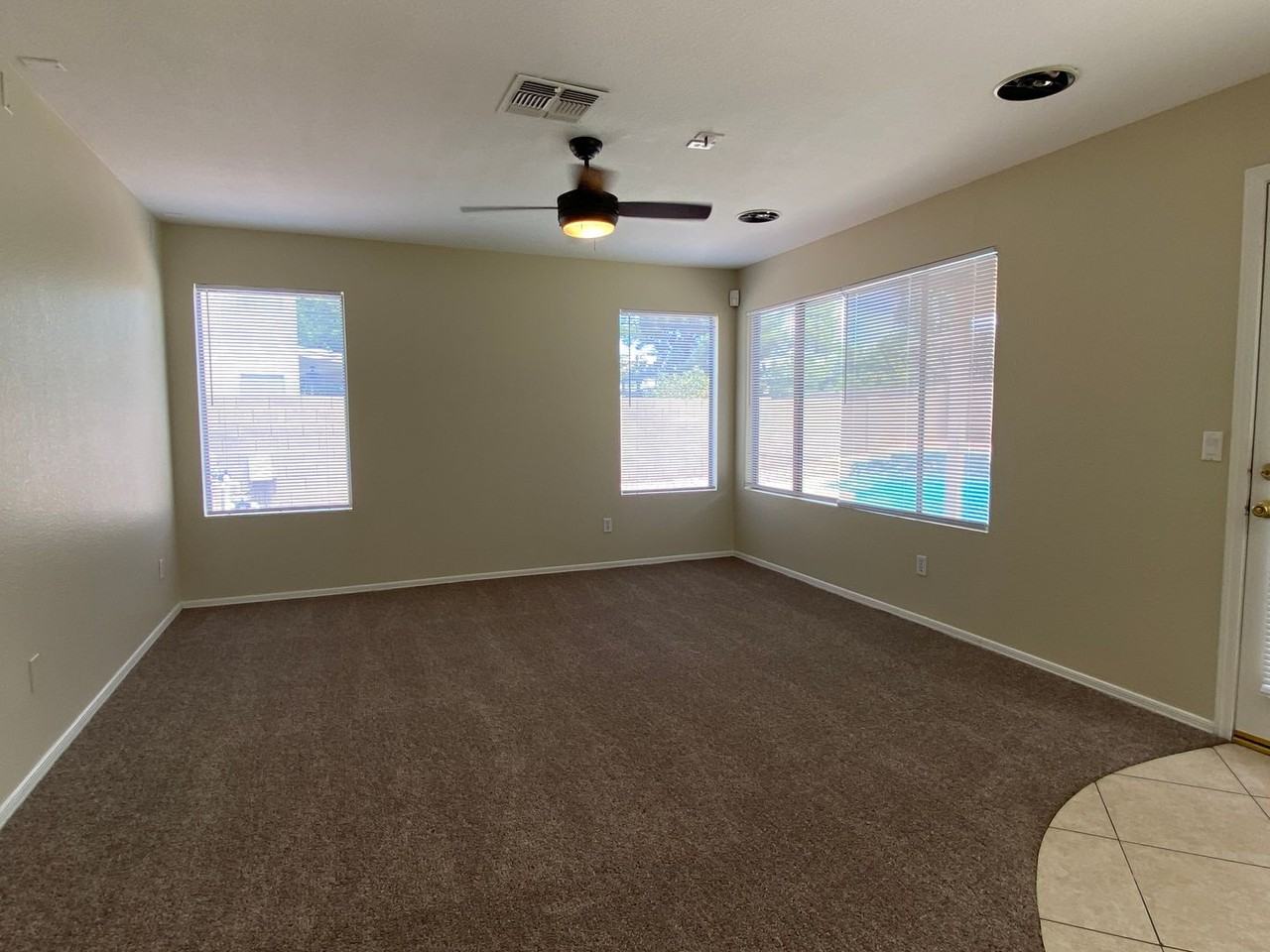 13701 N 82nd Ave - Photo 7 of 25