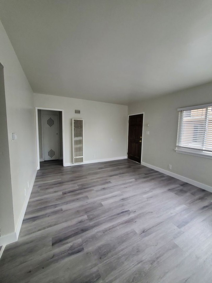 1232 W. 94th St - Photo 3 of 11