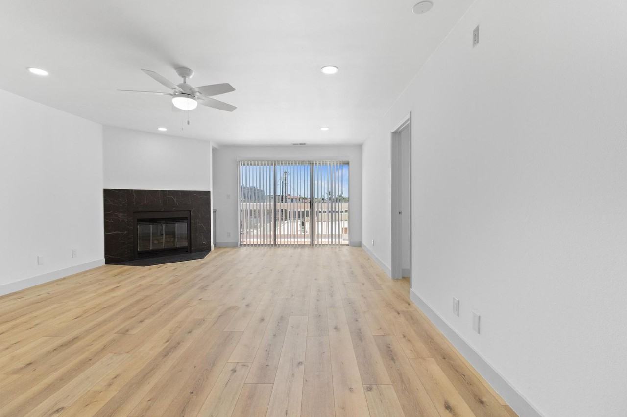 208 E Imperial Ave - Photo 2 of 11