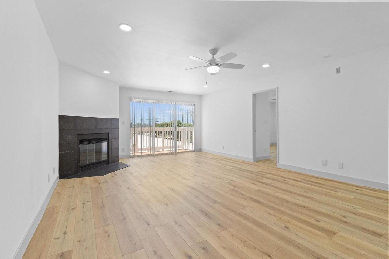 208 E Imperial Ave - Photo 4 of 11
