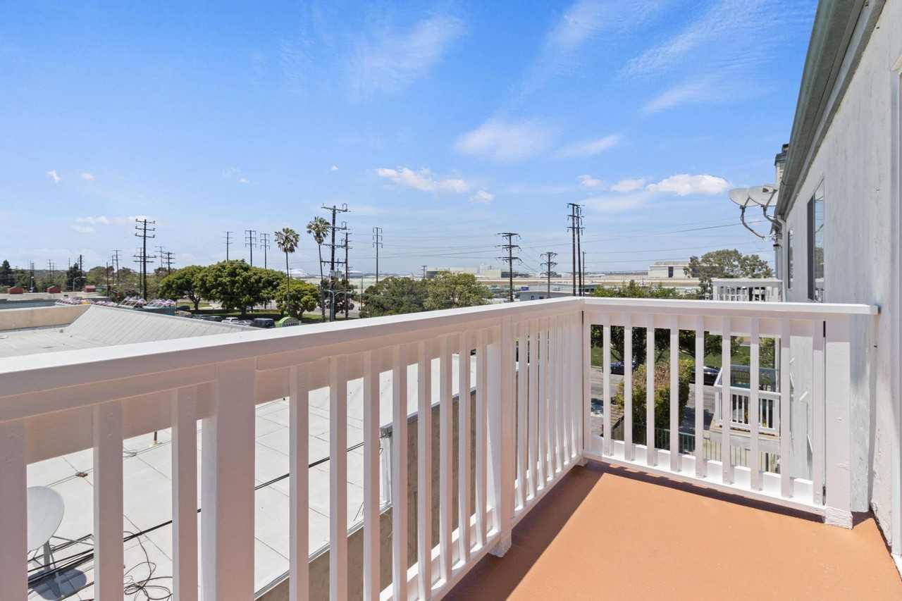 208 E Imperial Ave - Photo 7 of 11