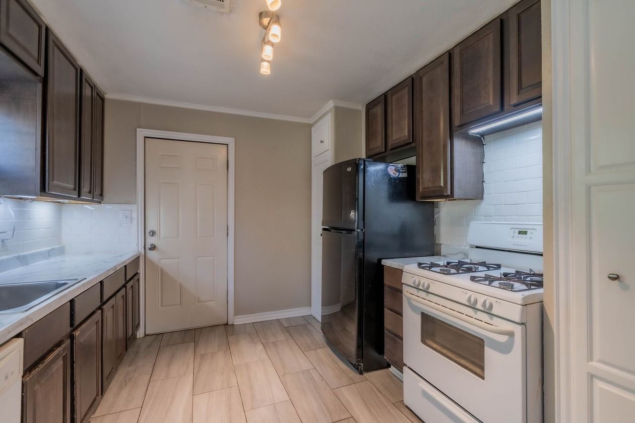 4953 S Boston Pl - Photo 7 of 20