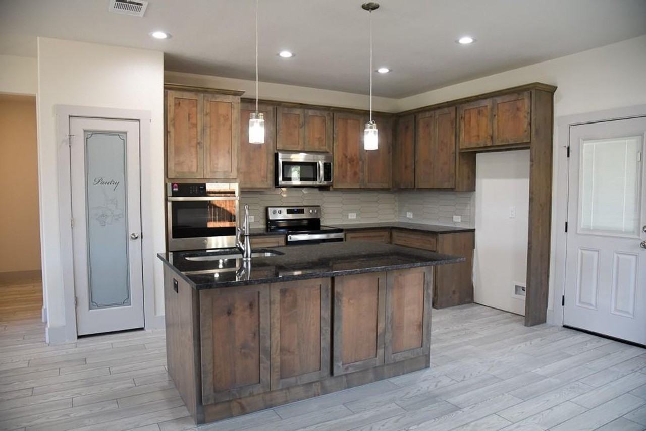 912 Avagail Ave - Photo 3 of 14
