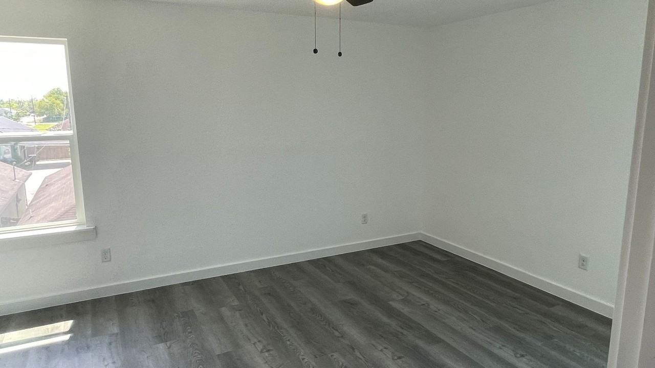 9746 Garcroft St #B - Photo 3 of 13