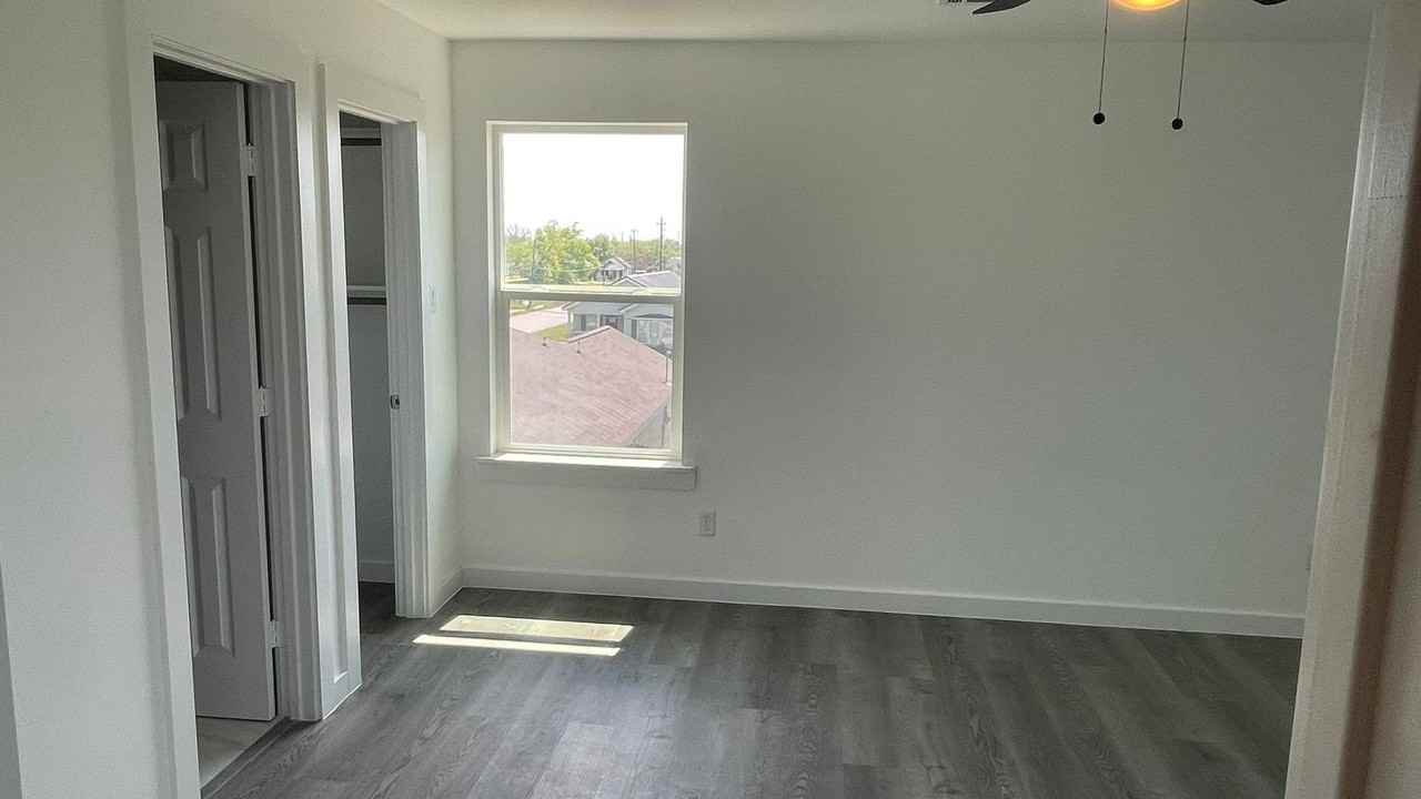 9746 Garcroft St #B - Photo 4 of 13