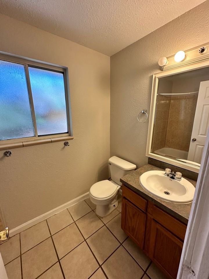 3239 N Milwaukee St - Photo 7 of 14