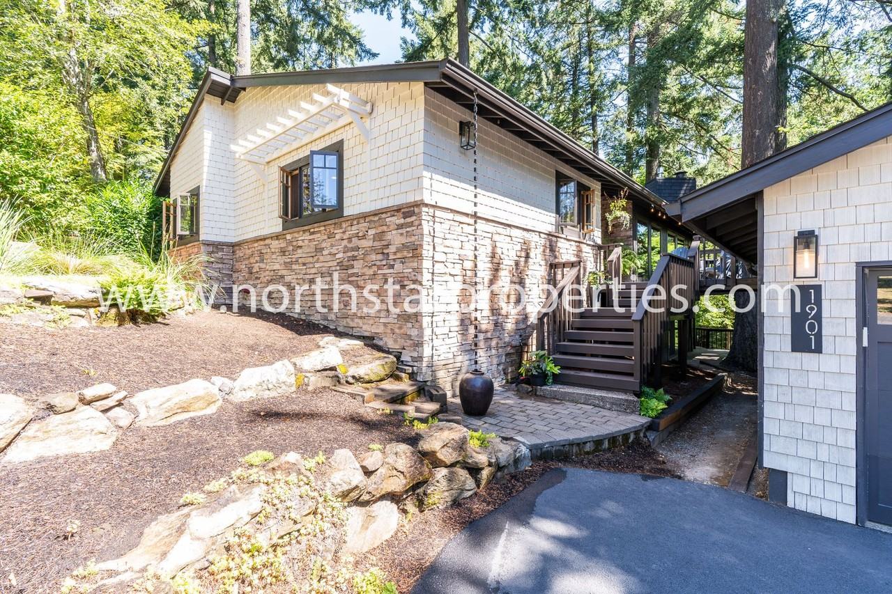 1901 Mapleleaf Rd - Photo 2 of 36