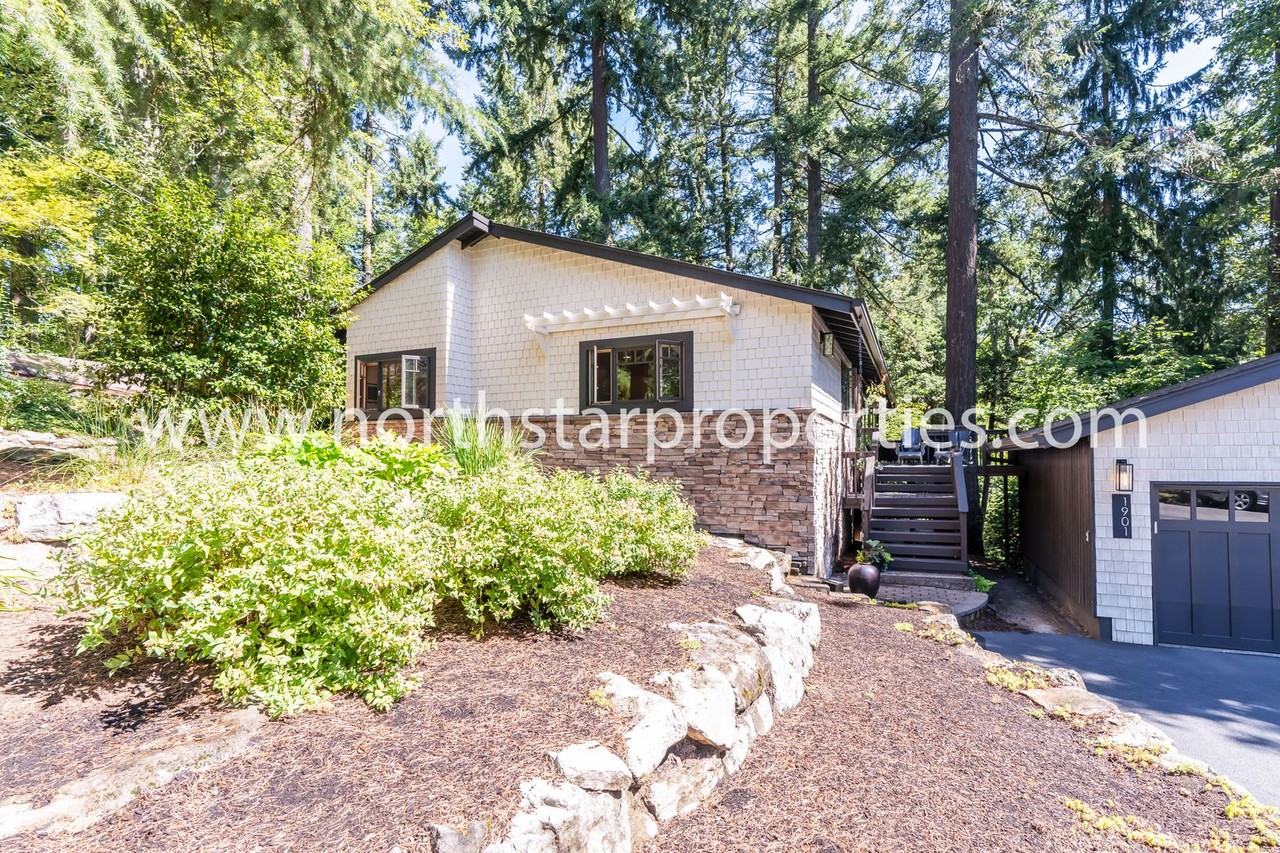 1901 Mapleleaf Rd - Photo 3 of 36