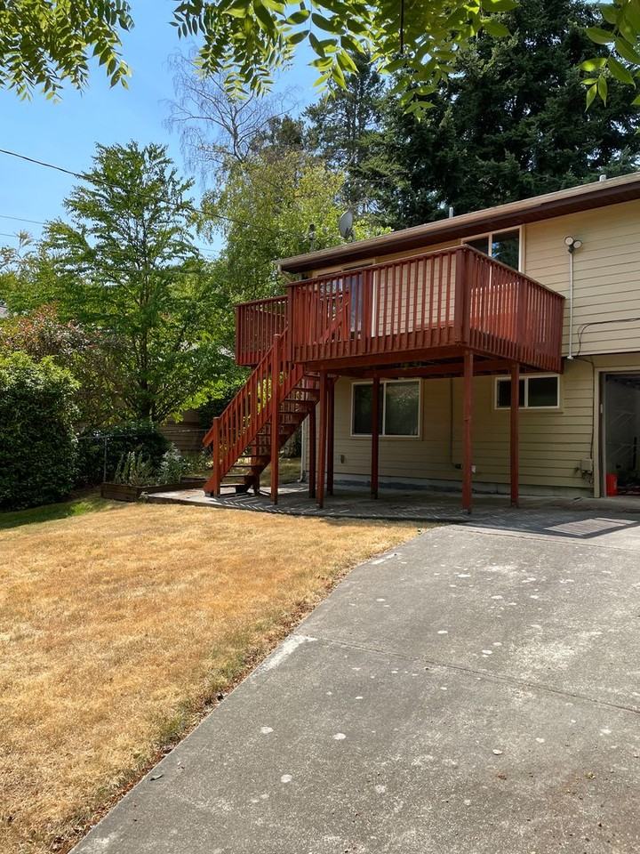 8832 32nd Ave Sw - Photo 2 of 23