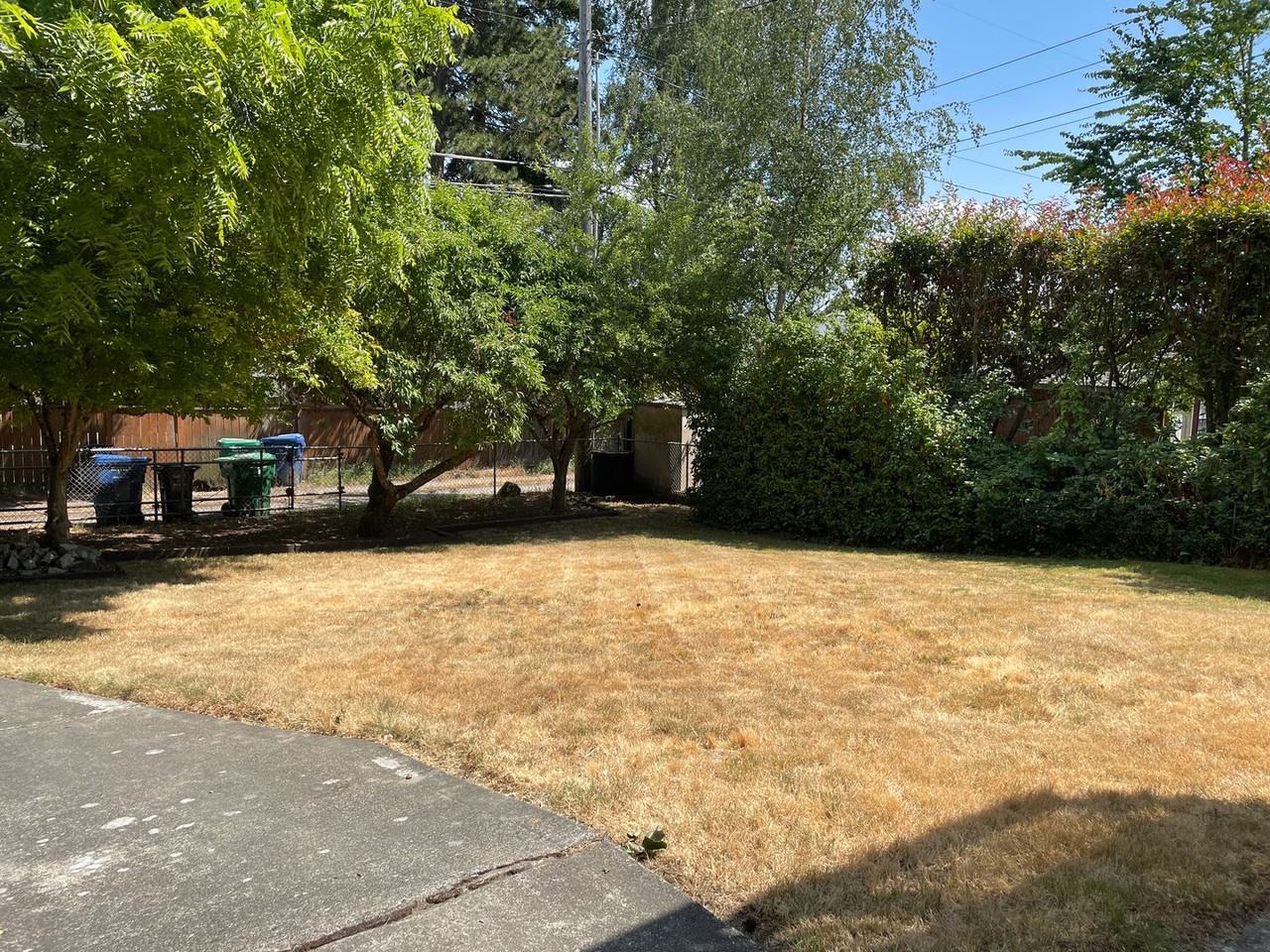 8832 32nd Ave Sw - Photo 3 of 23