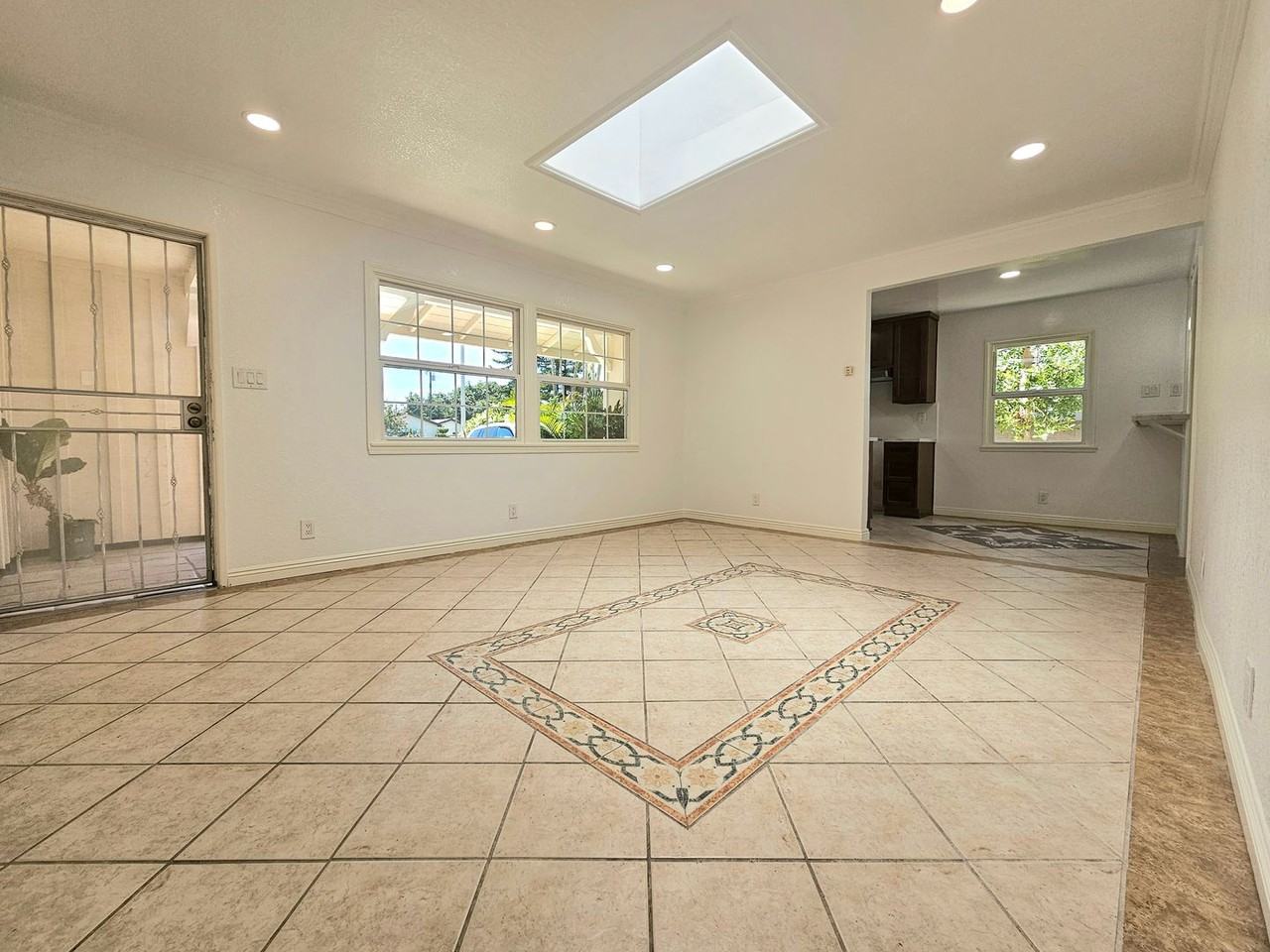 933 Cabana Ave - Photo 2 of 14