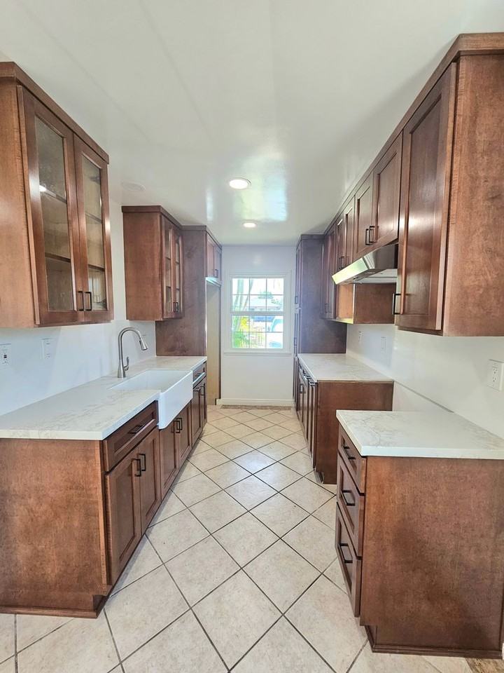 933 Cabana Ave - Photo 3 of 14